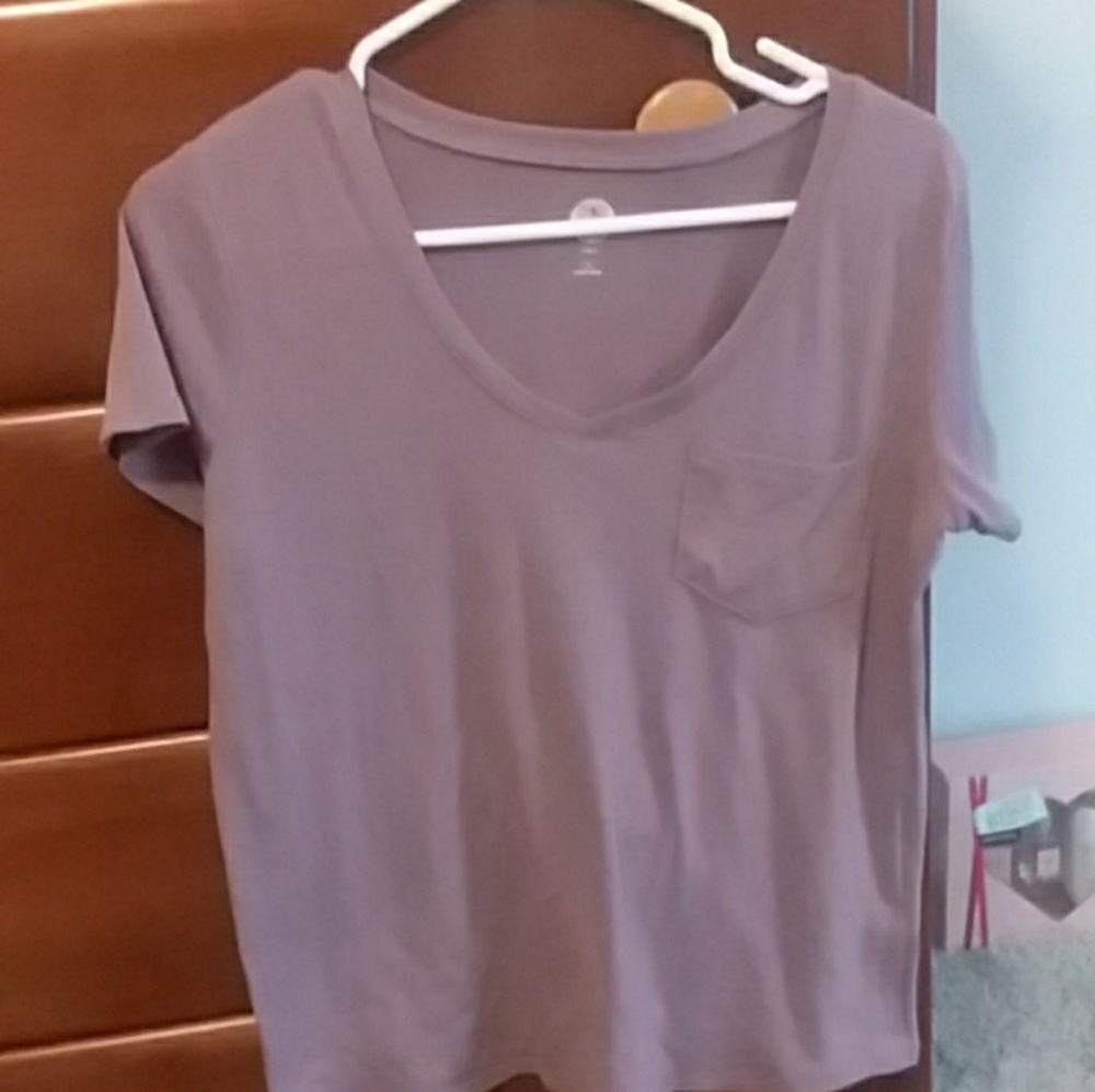 Relaxed, flowy shirt with front pocket
